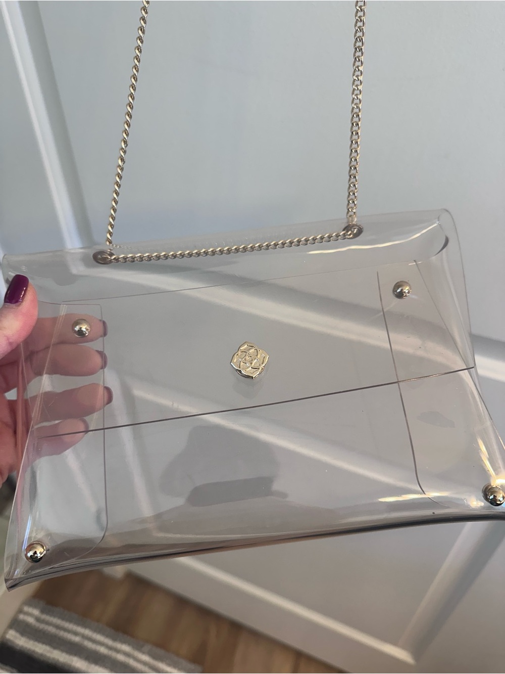 Kendra Scott Clear Crossbody Bag in Gold - Picture 4 of 7